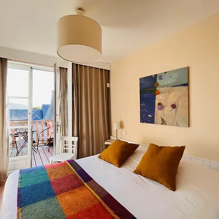 Отель Restaurant Les Tourelles Ле-Кротуа