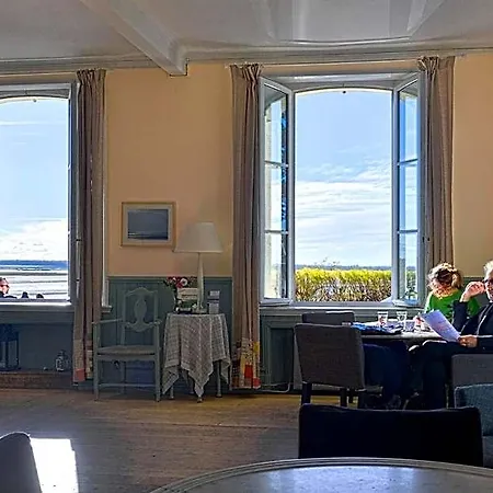 Hotel Restaurant Les Tourelles 3*